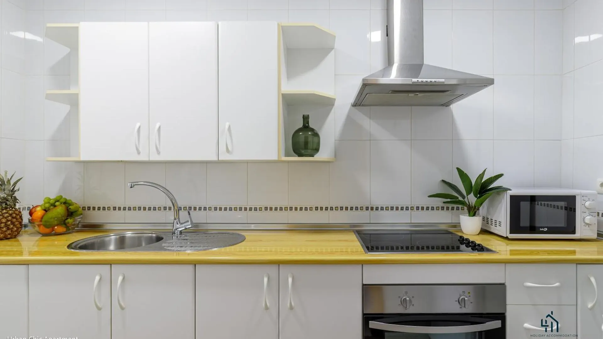 Living4Malaga Urban Apartments  مالقة