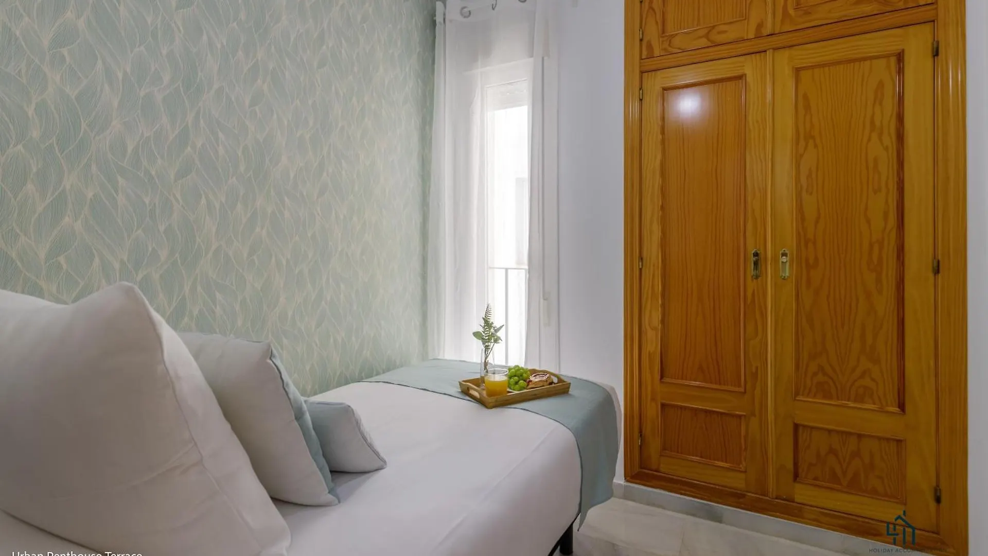 Living4Malaga Urban Apartments  مالقة