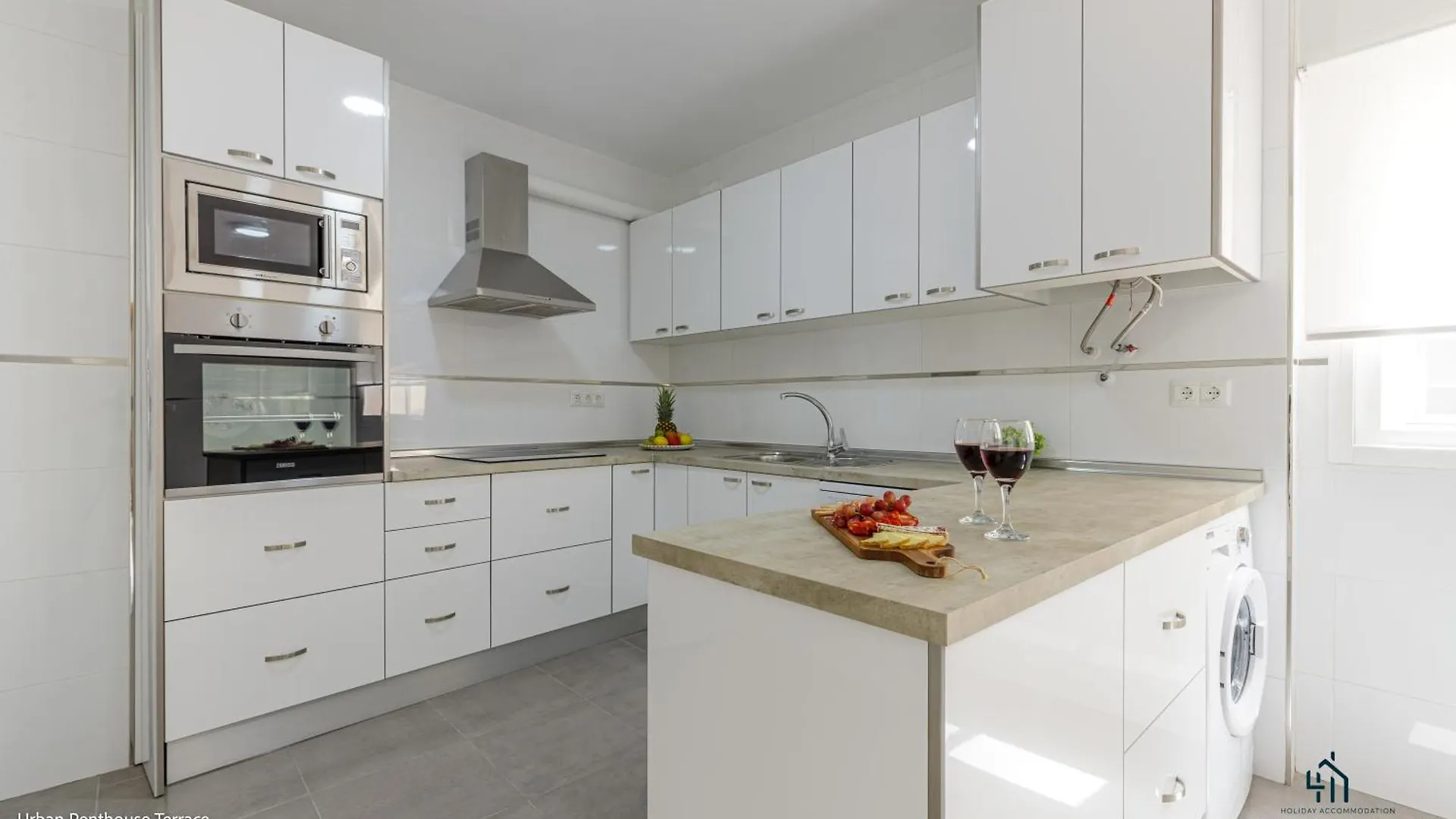 Living4Malaga Urban Apartments  مالقة